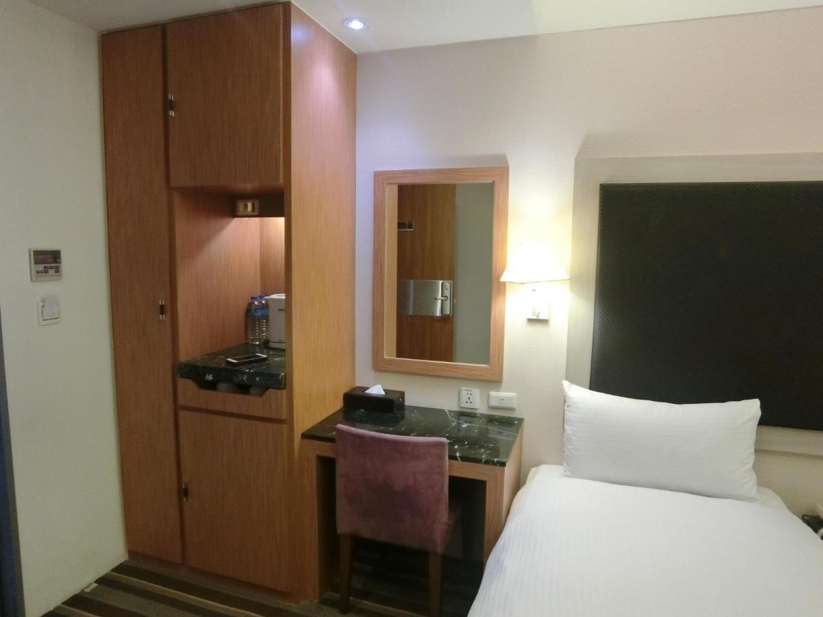 F Hotel Jian 吉安郷 エクステリア 写真
