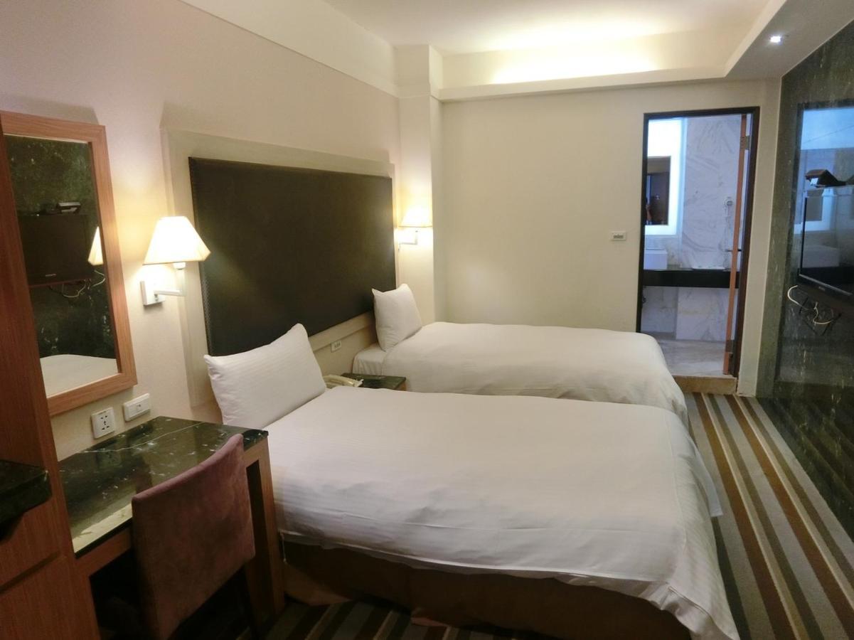 F Hotel Jian 吉安郷 エクステリア 写真